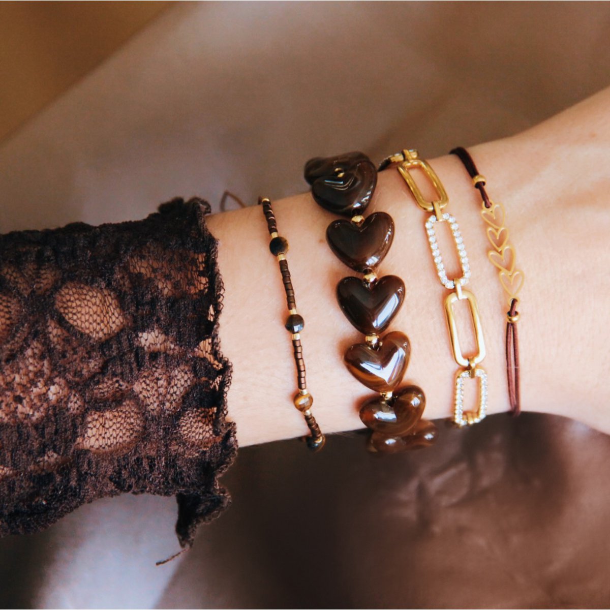 Bazou_kralenarmband hart bruin