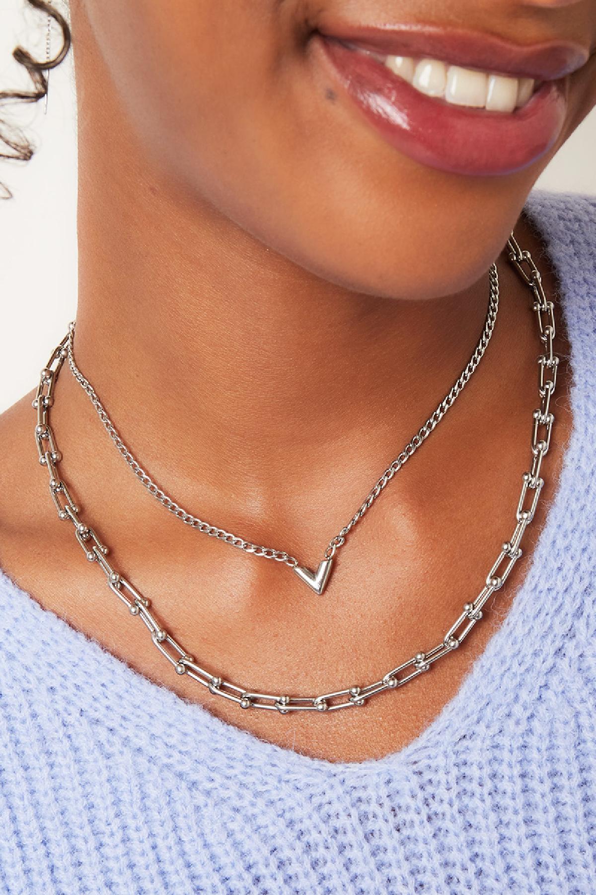 Ketting met letter V