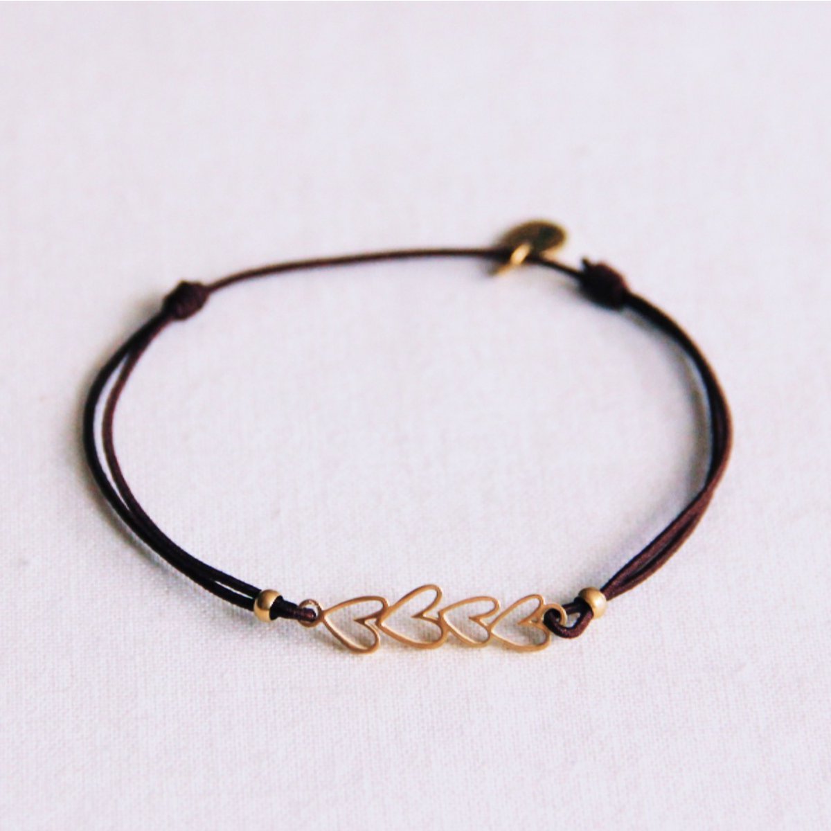 Bazou_armband bruin met hartjes