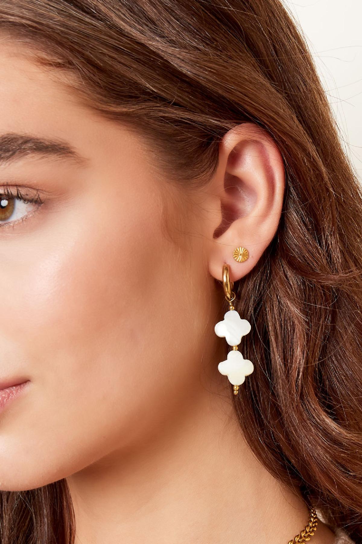 Ooorbellen met witte klavertjes