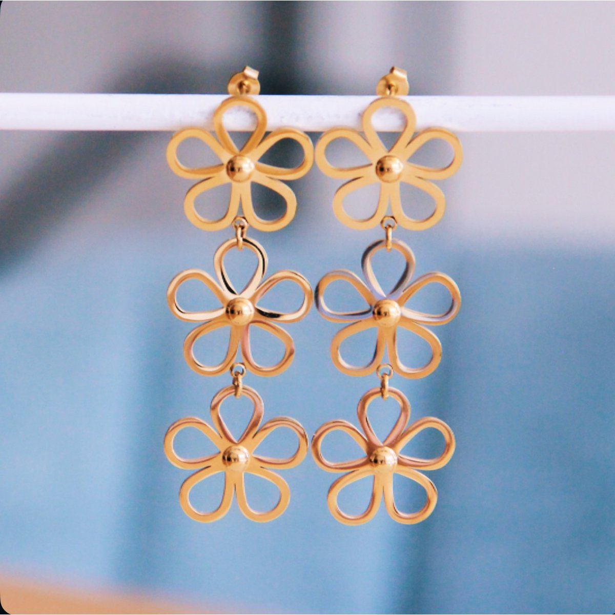 COOSZ_Baou_oorbellen met 3 bloemen