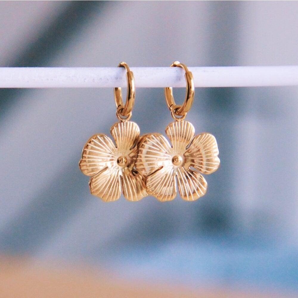 COOSZ_Bazou_oorbel met bloem