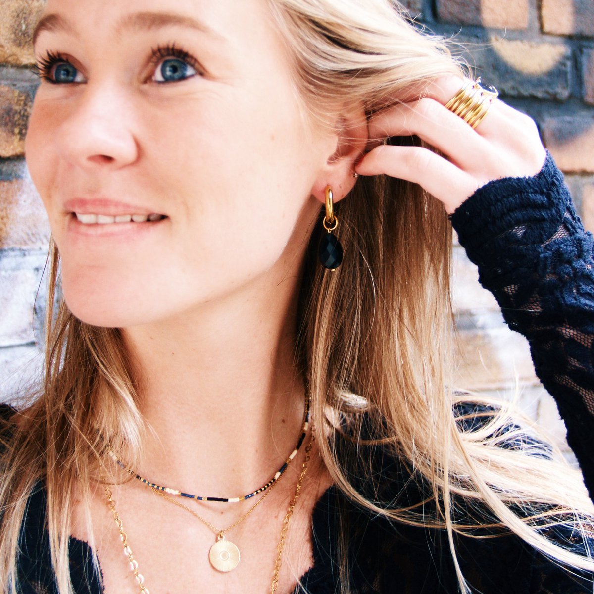 COOSZ_ Bazou_statement oorbellen zwart