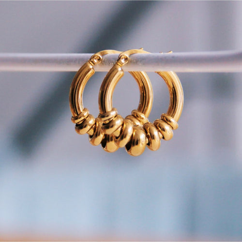 COOSZ_oorbellen met ringen 